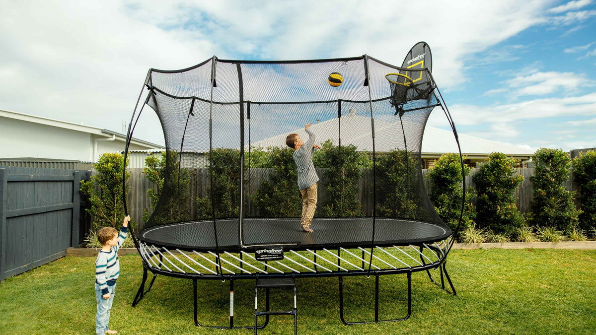 Guide 2026 : Comparatif et choix du meilleur trampoline filet extérieur
