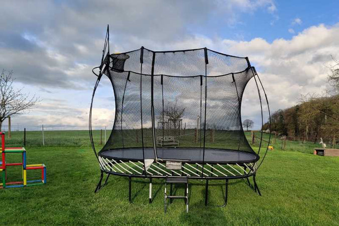 Trampoline haut de gamme : sécurité, design et durabilité