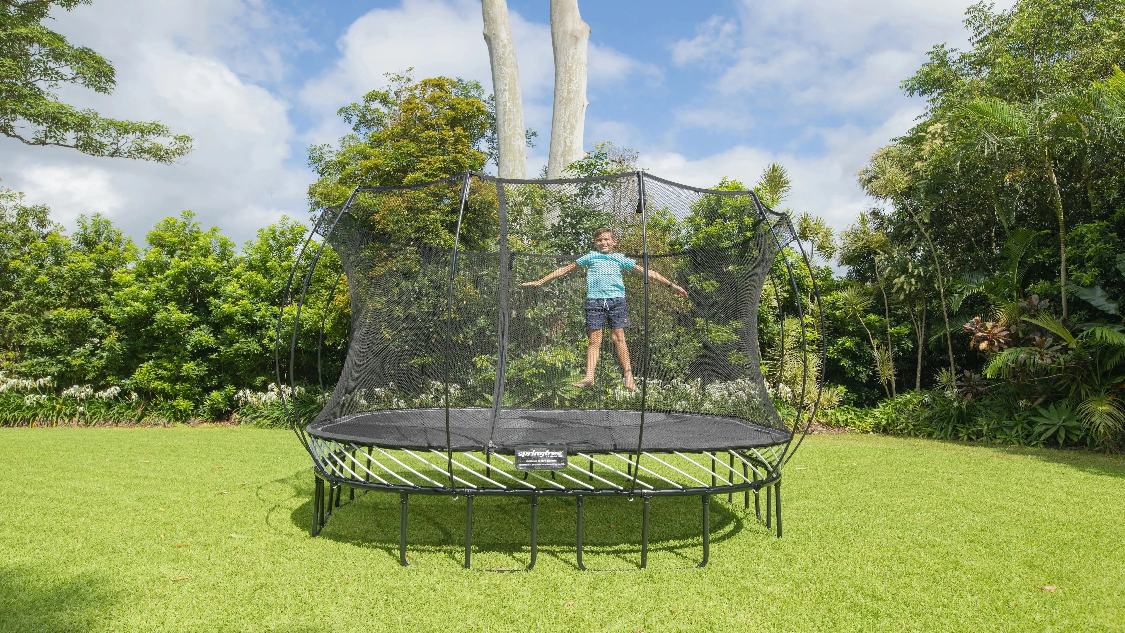 Trampoline avec filet : pourquoi Springfree est la référence