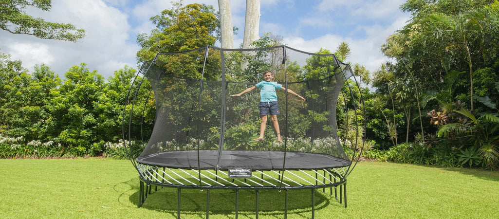 Résistance au soleil : pourquoi Springfree est le seul trampoline conçu pour les climats extrêmes
