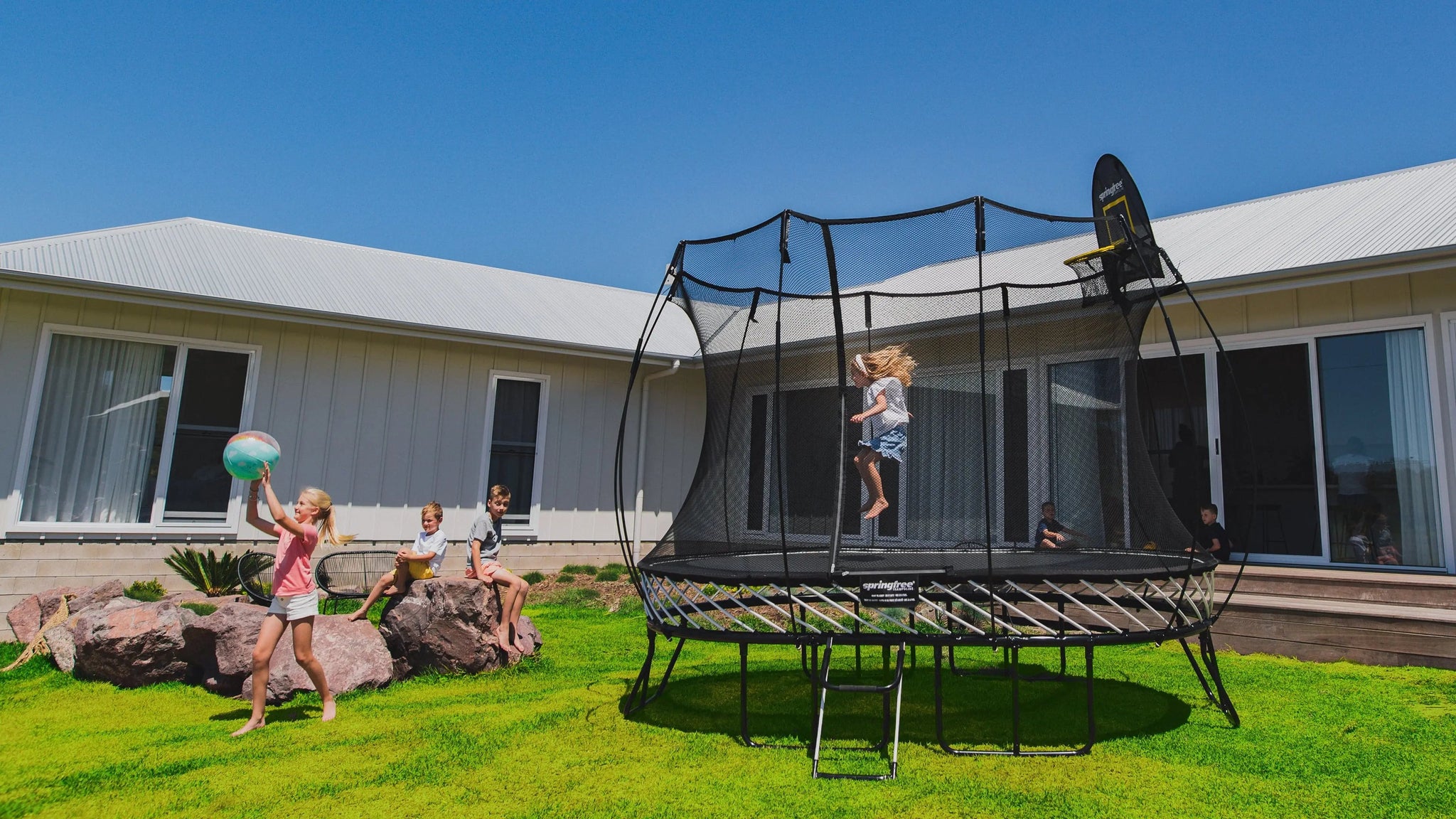 Medium Oval Trampoline O77 Springfree Trampoline